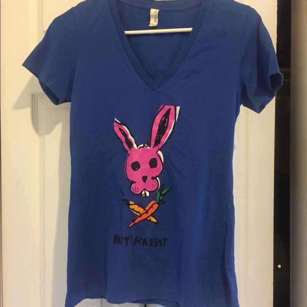 By BELLA BUNNY T SHIRT SZ MED